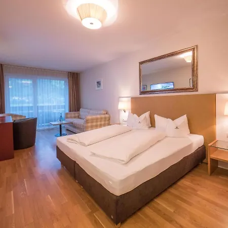 Malerhaus Hotel Fuegen