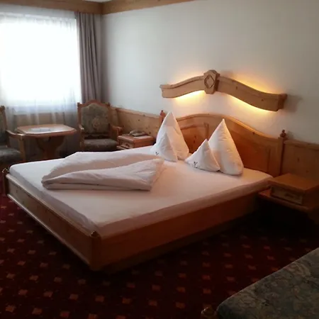 Malerhaus Hotel Fuegen