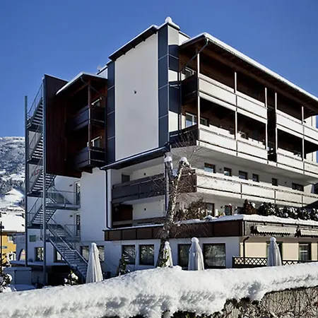 Malerhaus 4* Fuegen