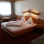 Malerhaus Hotel Fuegen